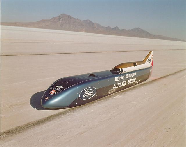 时速7222kmh史上最快引擎赛车1968款挑战者2号