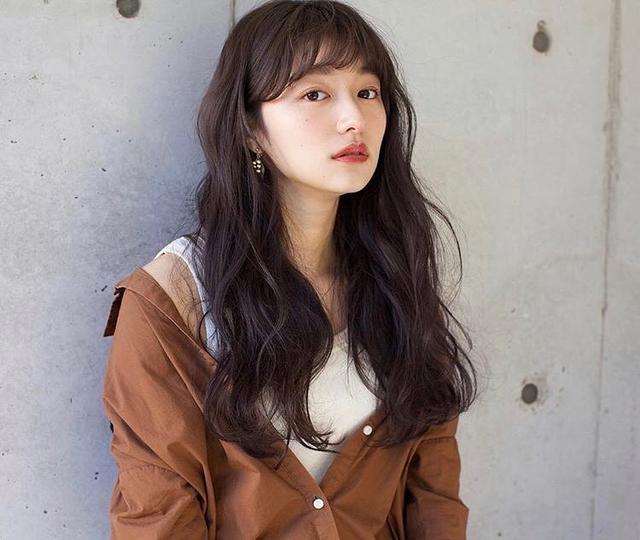 利用3 种卷发发型来营造出日系风格