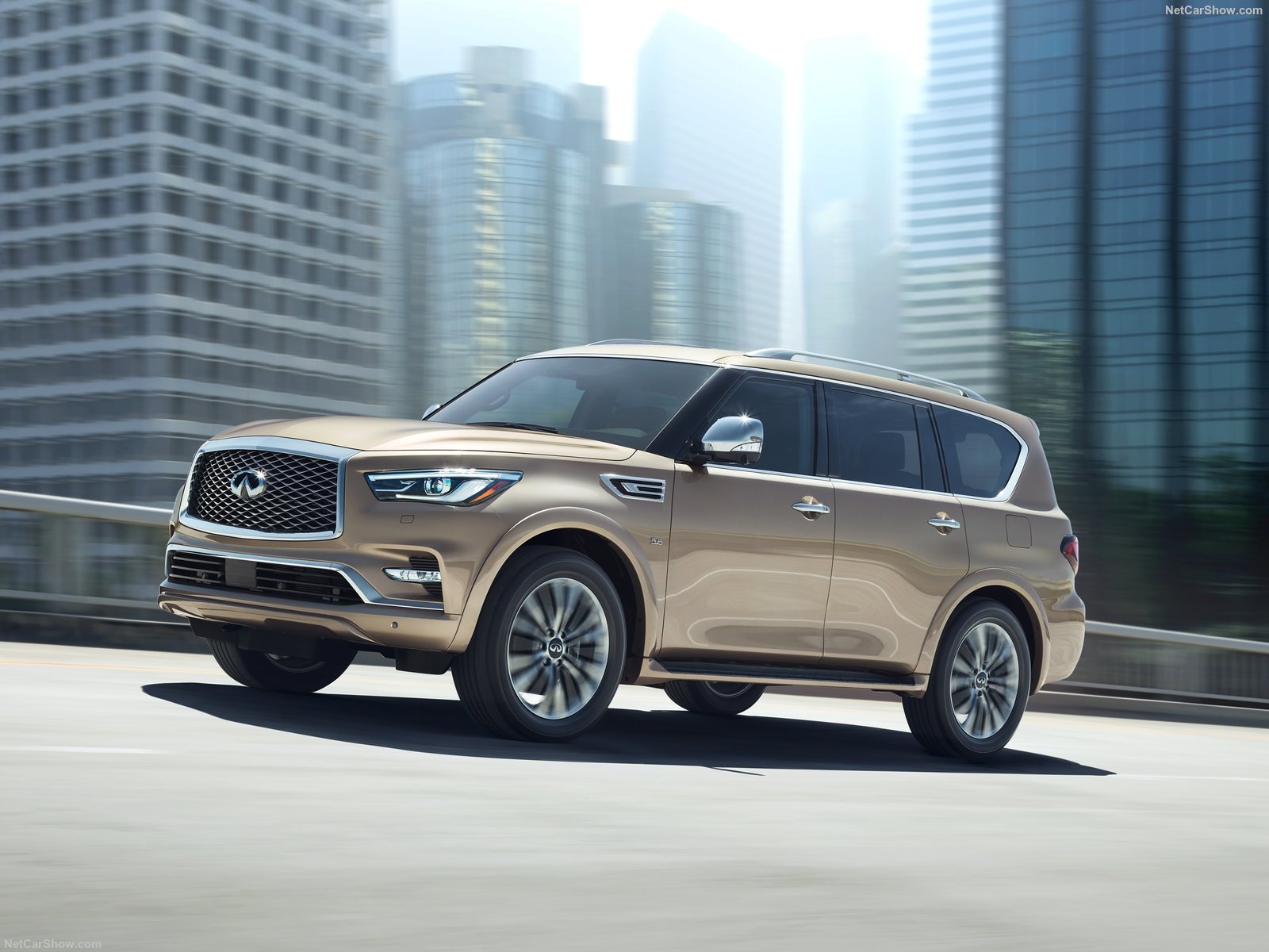            英菲尼迪qx80雷克萨斯