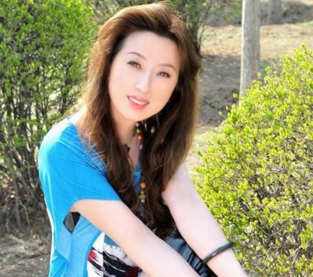 想娶我女儿不买两套房门都没有!"男子机智应答