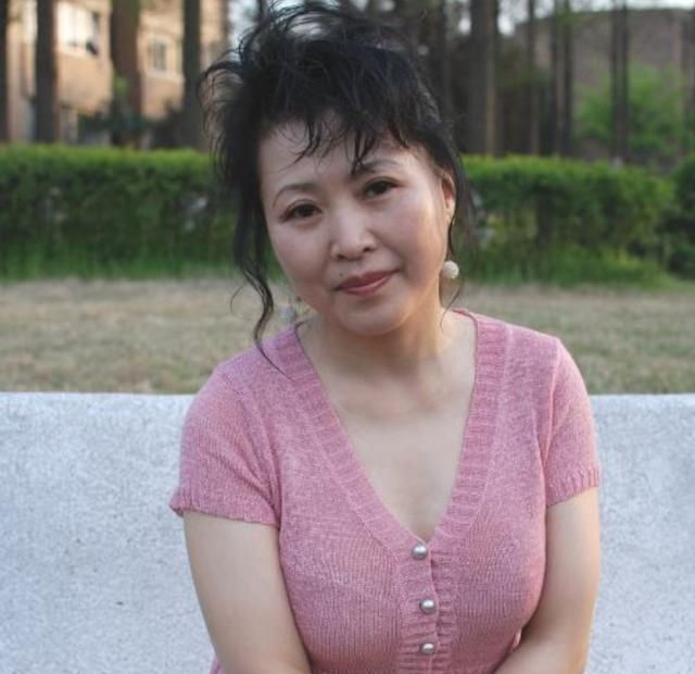 想娶我女儿不买两套房门都没有!"男子机智应答