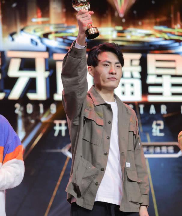 做有态度的大主播虎牙星盛典主播心态励志感言引众人点赞