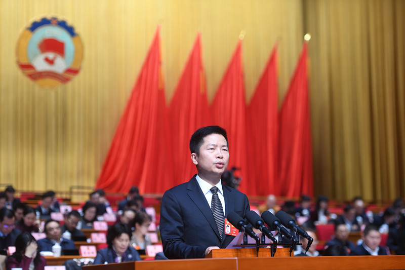 何建军建议实施"五大工程",加快湖南省打造东方"圣地亚哥"