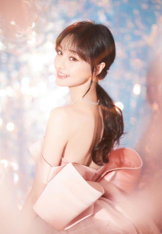 郑爽春晚表演小品,首次登台就挑战语言类节目,这叫没演技?