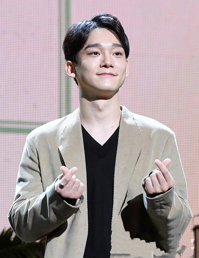 好友疑似晒金钟大结婚请柬恋情刚刚公开女友是圈外人已怀孕