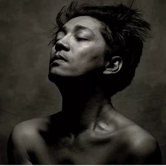 不忘记看每天的月亮 直至生命燃尽 坂本龙一68岁了 坂本龙一 战场上的快乐圣诞 新浪科技 新浪网