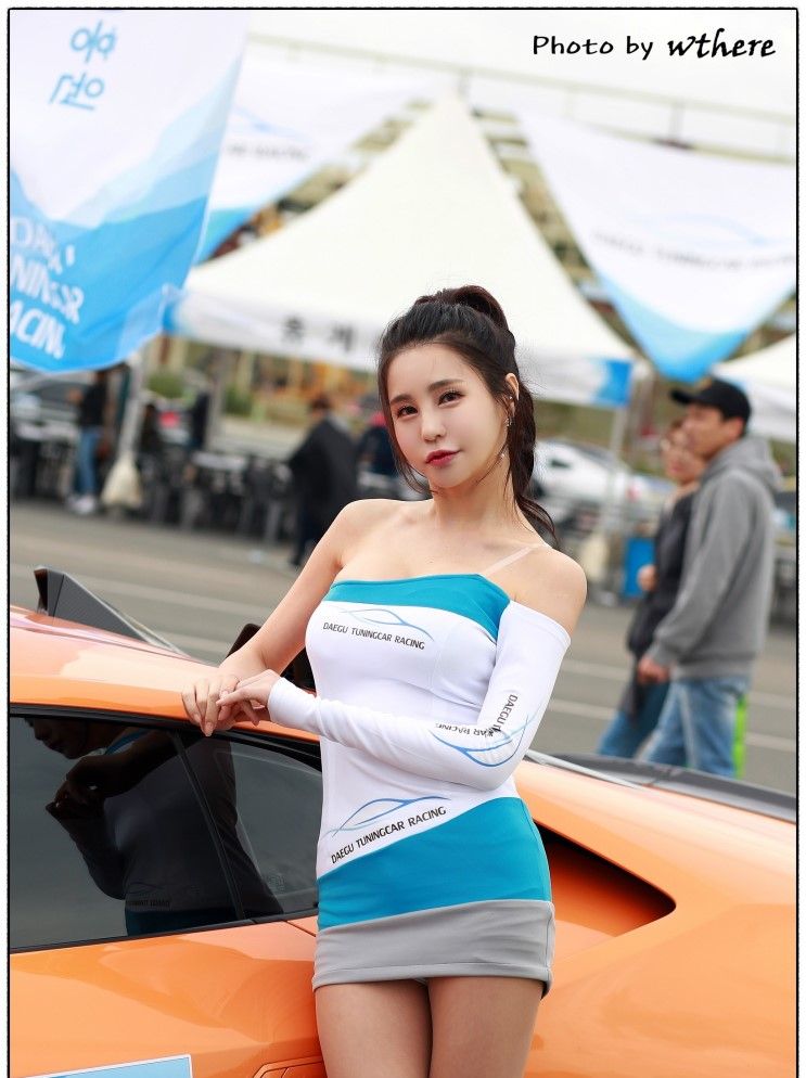 模特朴昭瑜的紧身裙