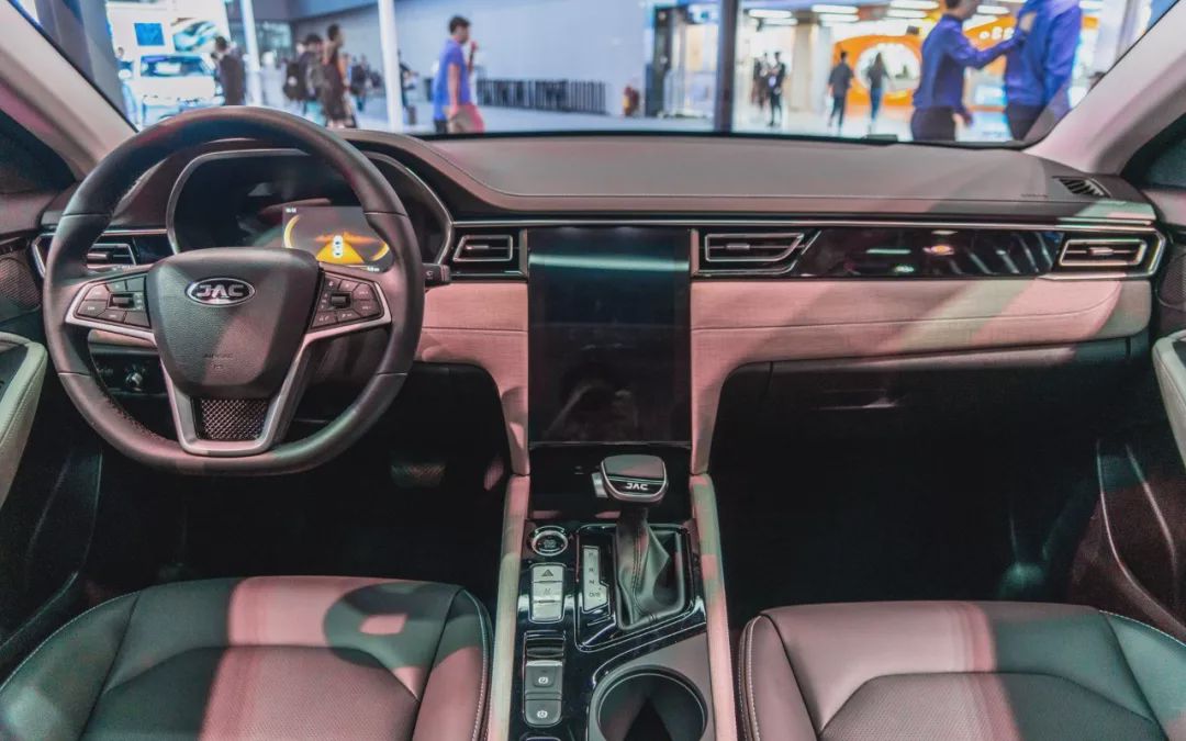 体验江淮嘉悦a5:起亚k3的脸蛋总让我很出戏【快车体验255】