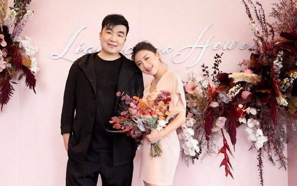 蹦床公主何雯娜前男友是奥运冠军如今嫁制片人老公生下爱女