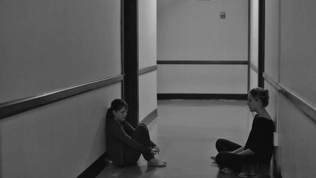 每个长不大的傻女孩儿,都死在了27岁