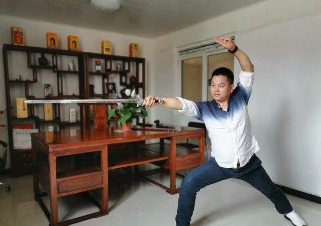 看到姜俊华痛斥这种不合格的教师后,网友们也纷纷留言