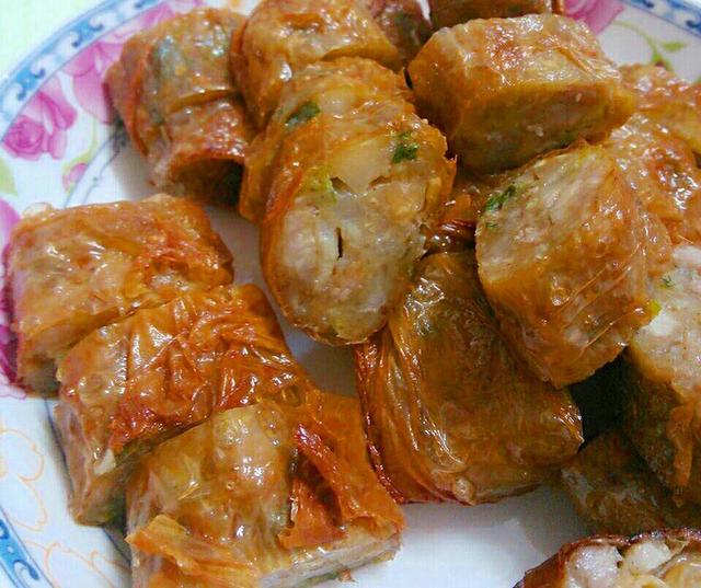 鸡卷鸡卷是莆田民间的一种传统小吃,也常用于宴席之上.