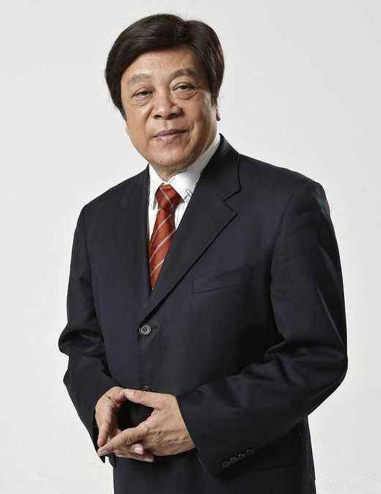 赵忠祥因病去世!众人送悼念花束装满灵车,生前所住病房专人看守