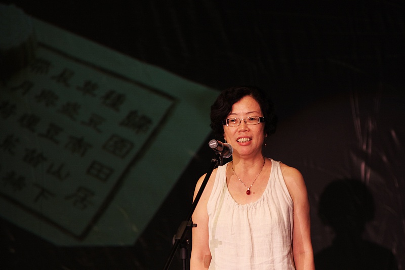 朦胧诗女诗人舒婷自嘲过时在鼓浪屿诗意地栖居喜欢写散文