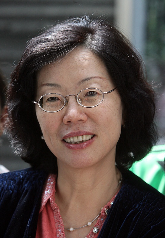 朦胧诗女诗人舒婷自嘲过时在鼓浪屿诗意地栖居喜欢写散文