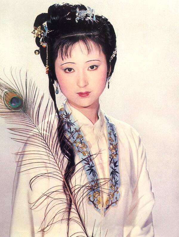 87版《红楼梦》:林妹妹仙照组图,拿孔雀翎毛的是定妆照