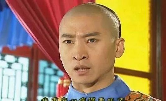 的女作家大概从没想过,仅仅又过了不到十年,她的"尔康"变成了表情包