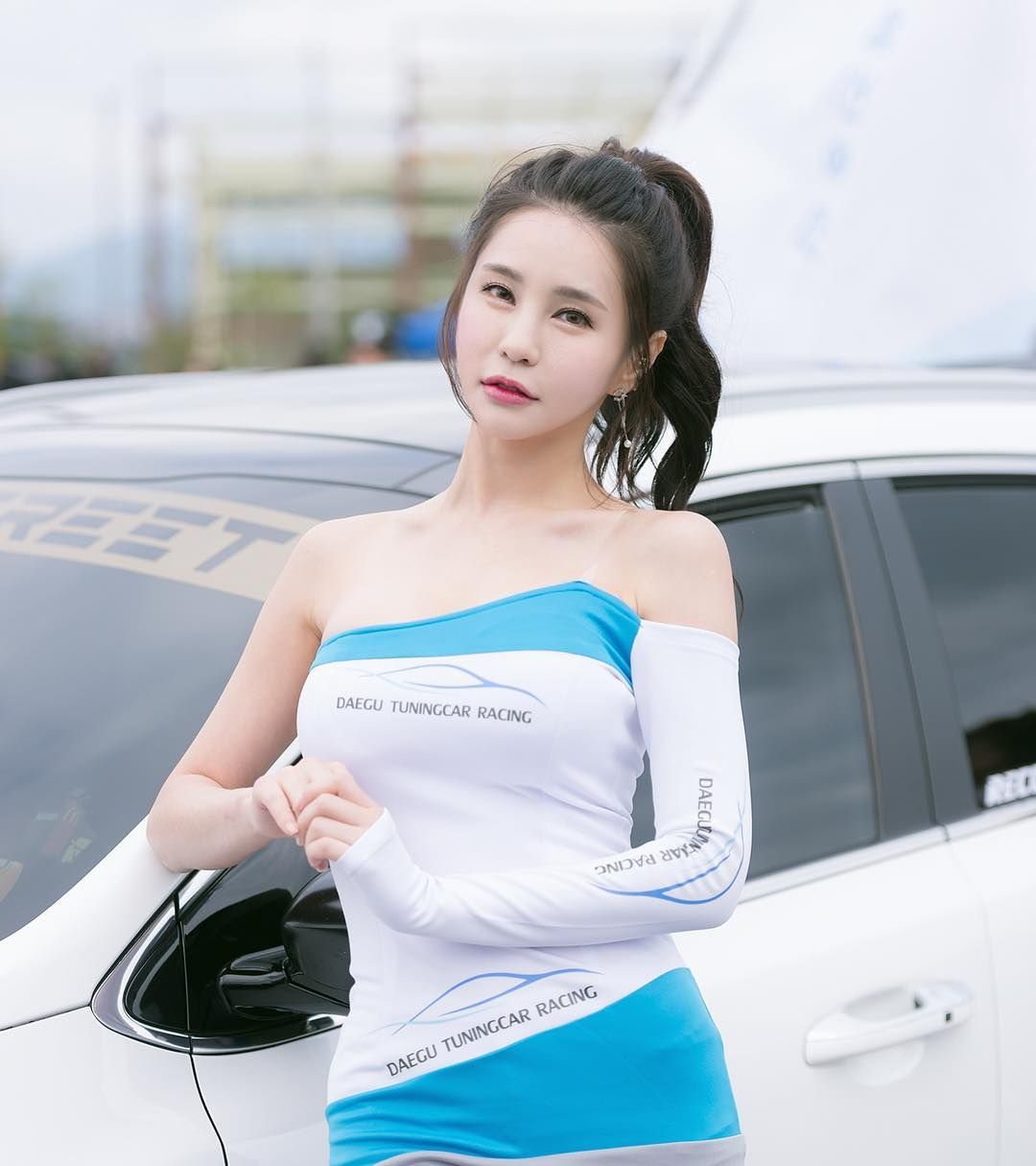 模特朴昭瑜的紧身裙