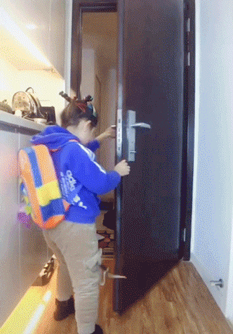 陌生敲门如何应对 居家安全防范指南