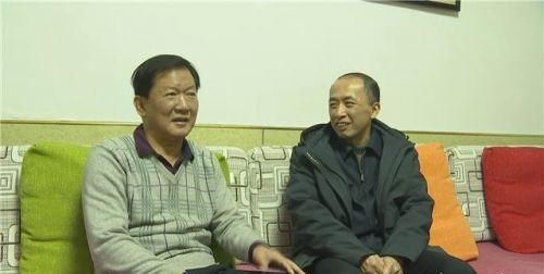 熊永强分别看望了老红军杜宏鉴和老干部魏宏彬,每到一处,熊永强都关切