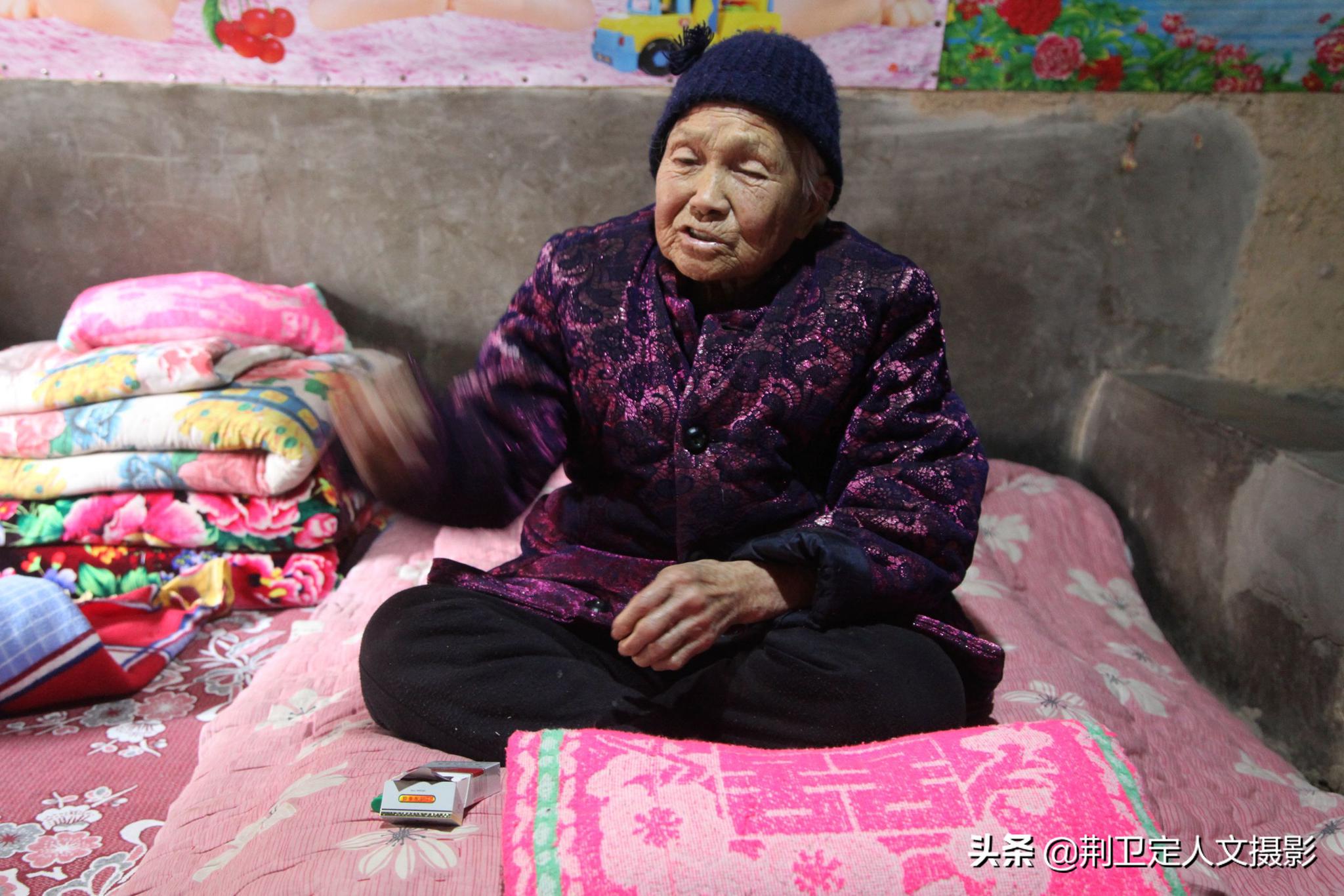 上个世纪的农村,山区农民家庭经济都不是很好,姚奶奶和老伴能拉扯大8