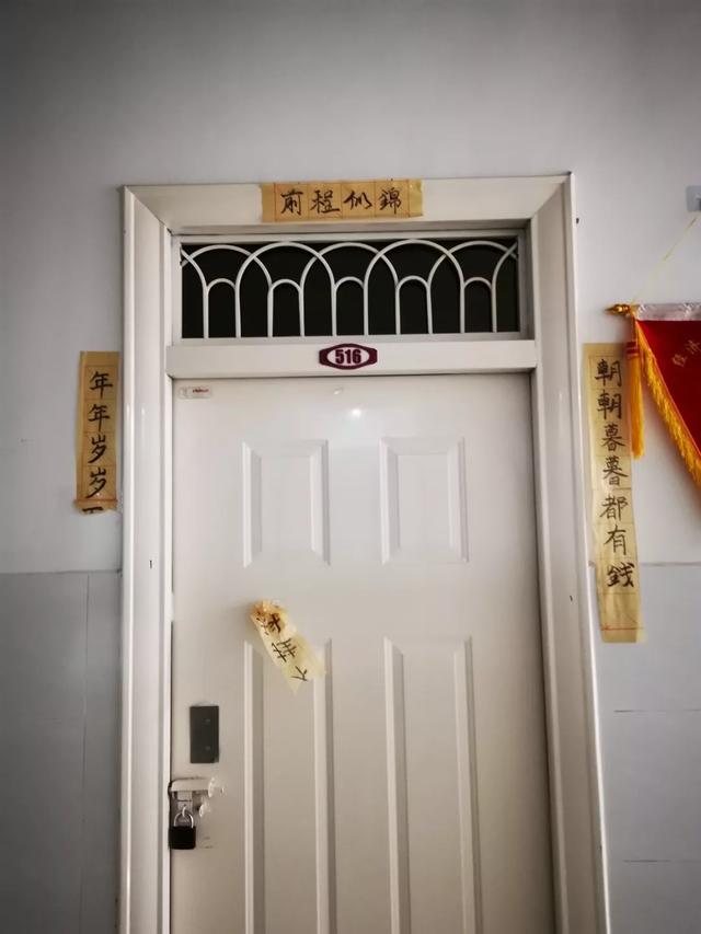 大学宿舍对联来啦:年年岁岁不挂科,朝朝暮暮有帅哥