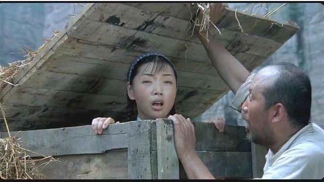 《举起手来》让潘长江和郭达火了大半辈子,却为她结下了一段姻缘