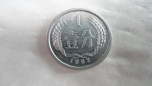 1975年<a href=http://www.598cj.com/e/tags/?tagname=1%E5%88%86%E7%A1%AC%E5%B8%81 target=_blank class=infotextkey>1分硬币</a>值多少钱？单枚涨了35000倍，谁家里有？