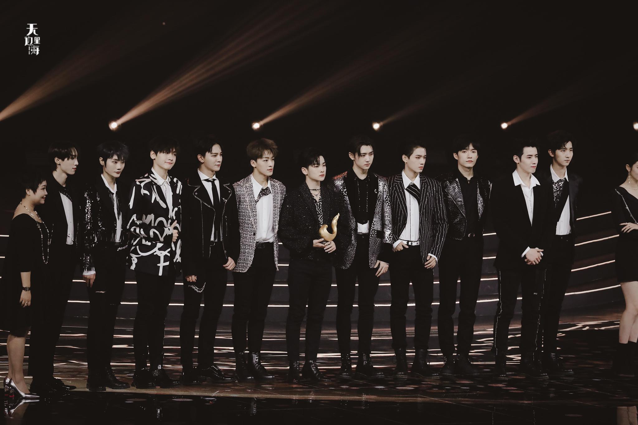 r1se表演土味蹦迪舞蹈,靠沙雕行为出圈,却还引来一波新粉|沙雕|男团