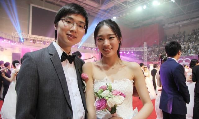 35岁离异博士爱上吃播播主，婆婆要求陪嫁一套房