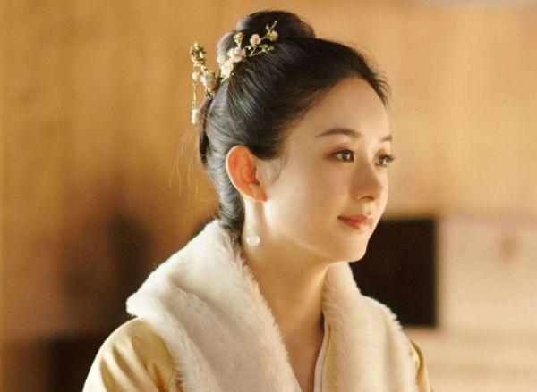 赵丽颖有什么魔力?休假生孩子,一复出就碾压杨