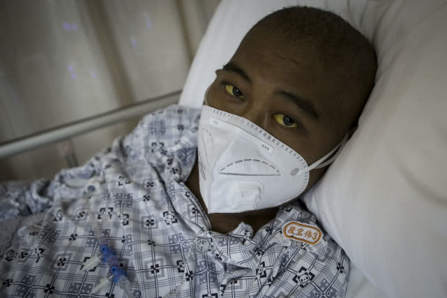 22岁男孩禁食50天瘦成皮包骨 写抗癌日记:人间疾苦 命运善妒