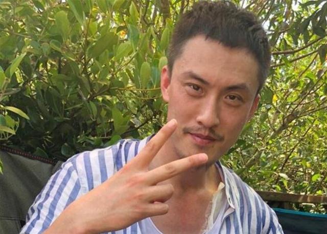 "职业法师"许君聪:北漂演尸体,年赚900花5万,穿丝袜跳nobody