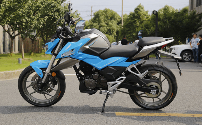 从外形上来看,飞肯fk200sf的造型还是有着较高的原创度的.