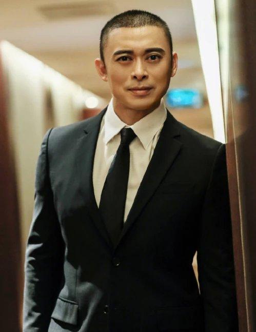 网友晒樊少皇早年肌肉妻子发文惹争议我迷上肖战也迷上老公