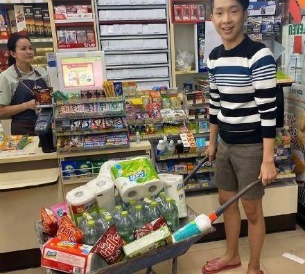 禁塑令后，花式购物的泰国人逗乐了全世界！