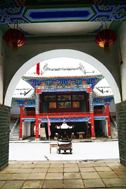 雪漫南岭汤帝庙美如画