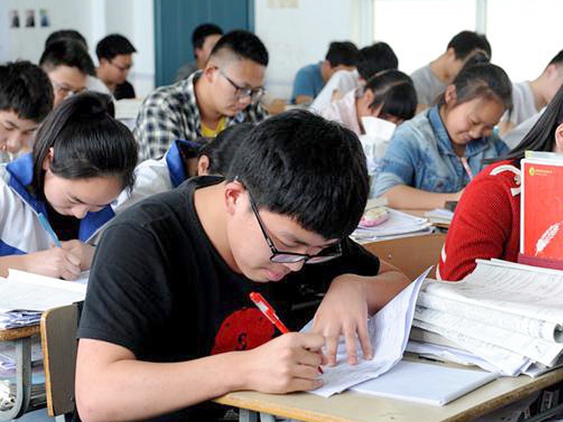 如何提高考试前的复习效率适当营造考试氛围进行模拟刷题训练