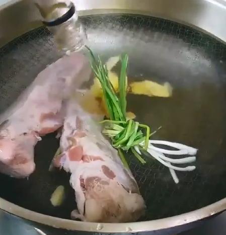 猪身上这东西无筋无骨不塞牙营养比排骨还好下酒又下饭