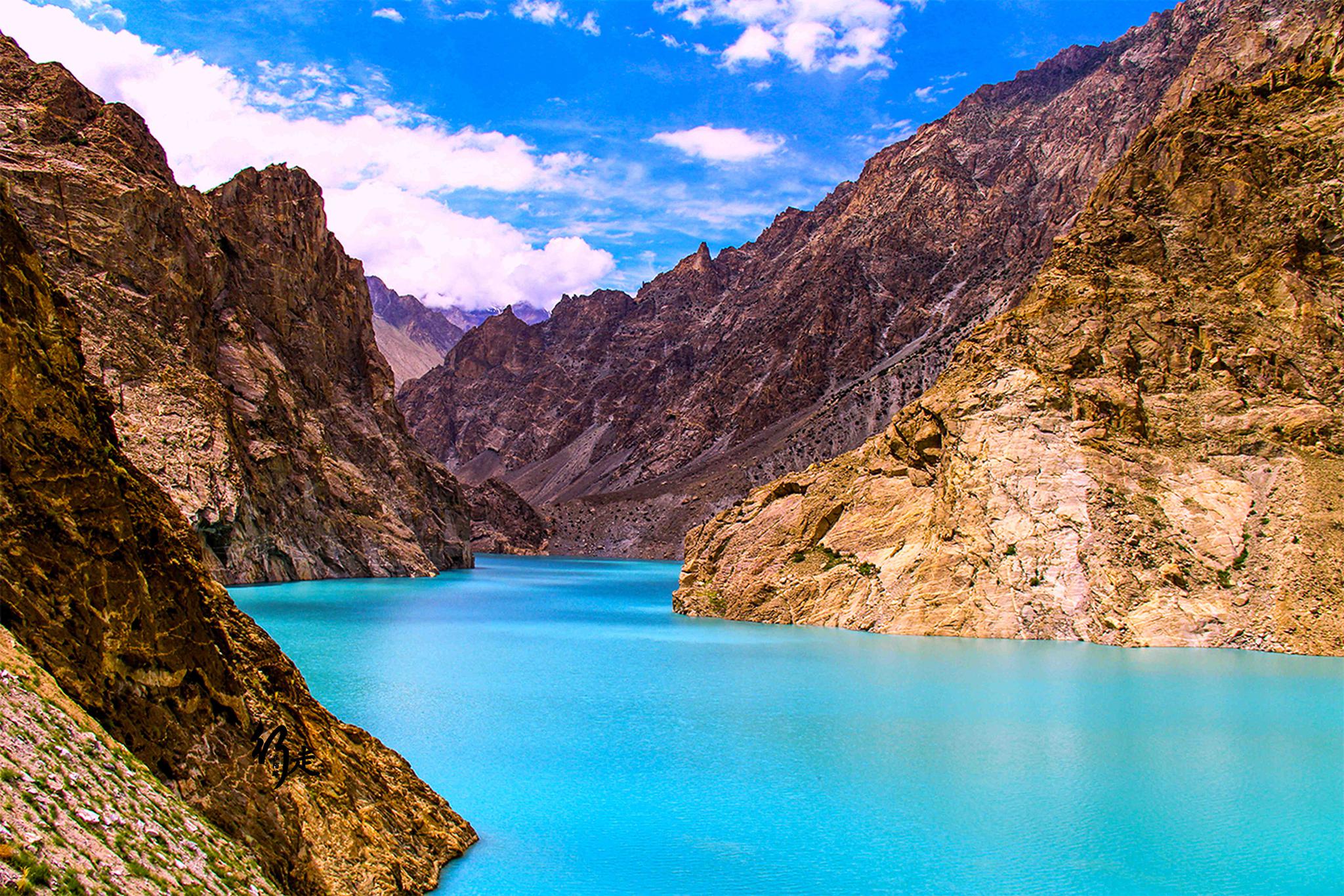 最年轻湖泊:山体滑坡,河流被堵,中巴要道被淹21公里