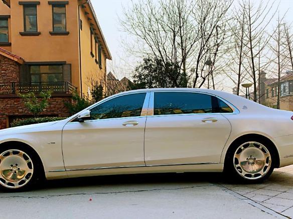 北京商人花160万买二手奔驰迈巴赫s600,原厂白色,才开2万公里