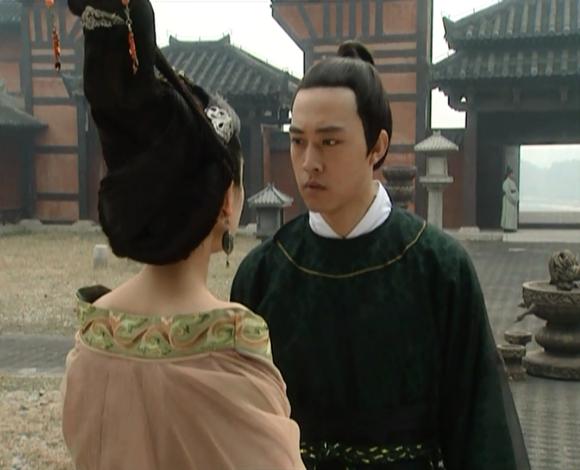 《大明宫词》李隆基剧照李旦对妹妹言听计从,凡是都要与太平商量,太平