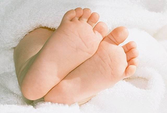 冬天宝宝手脚冰冷,穿再多都没用,同款宝宝看过来