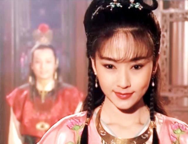 张玉嬿在银幕上楚楚动人的样子吸引了不少观众,年轻时候的张玉嬿