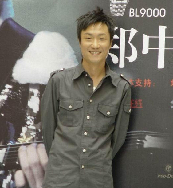 郑中基妻子余思敏逛街购物,容貌虽比不上阿sa,但这优点却胜过