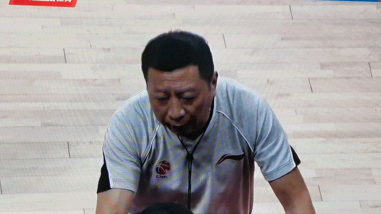 cba裁判和技术代表起争执, 比赛一度中断十分钟