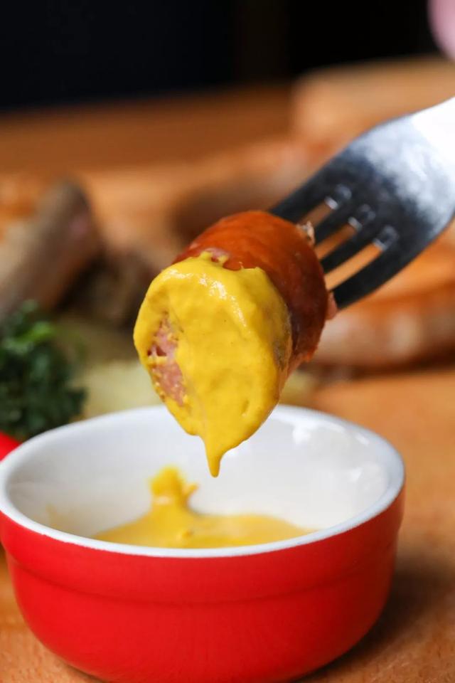 三里屯童话餐厅,镇店之宝50cm长?谁吃谁上头