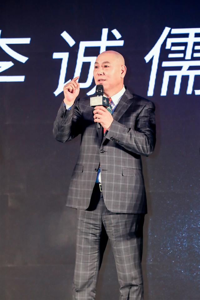 刘德华首演"东方超级英雄", 草场影业在京举行《七圣》发布会