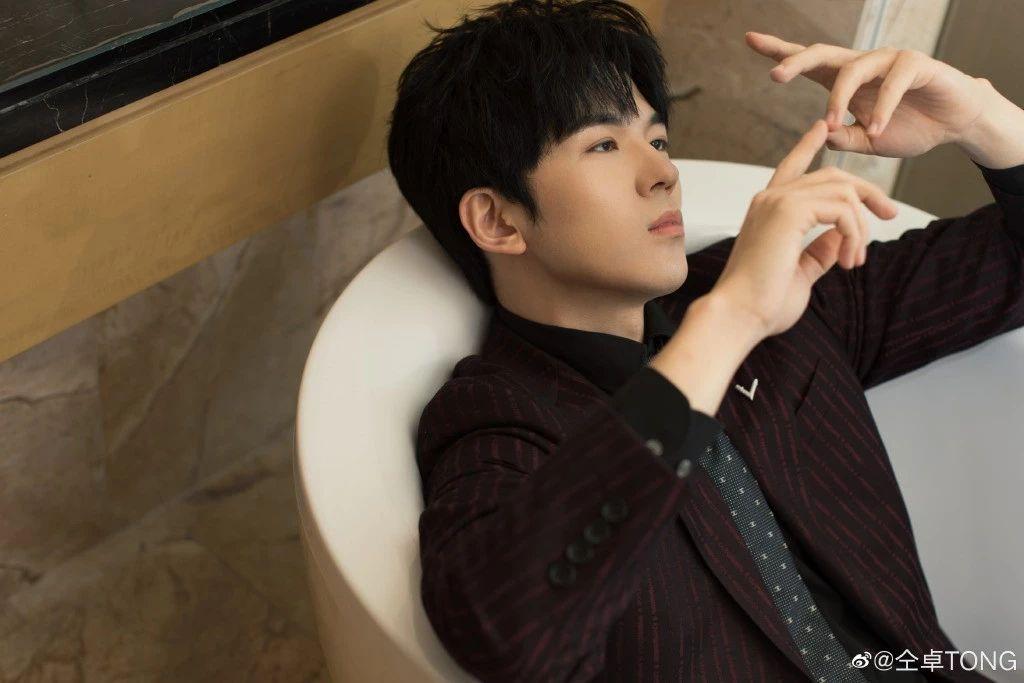 沈梦辰踩同行?吴佩慈砸钱撑场|刘畅|李现|吴佩慈_新浪新闻