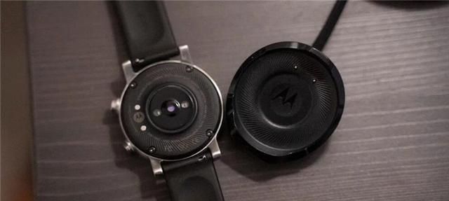 moto 360智能手表真机图:骁龙wear 3100圆形屏